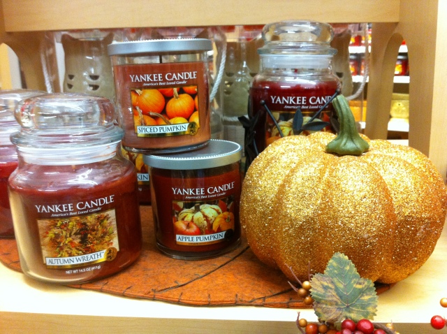 yankee-candle-fall-scents-autumn-wreath-spiced-pumpkin-apple-pumpkin-davids-reedley
